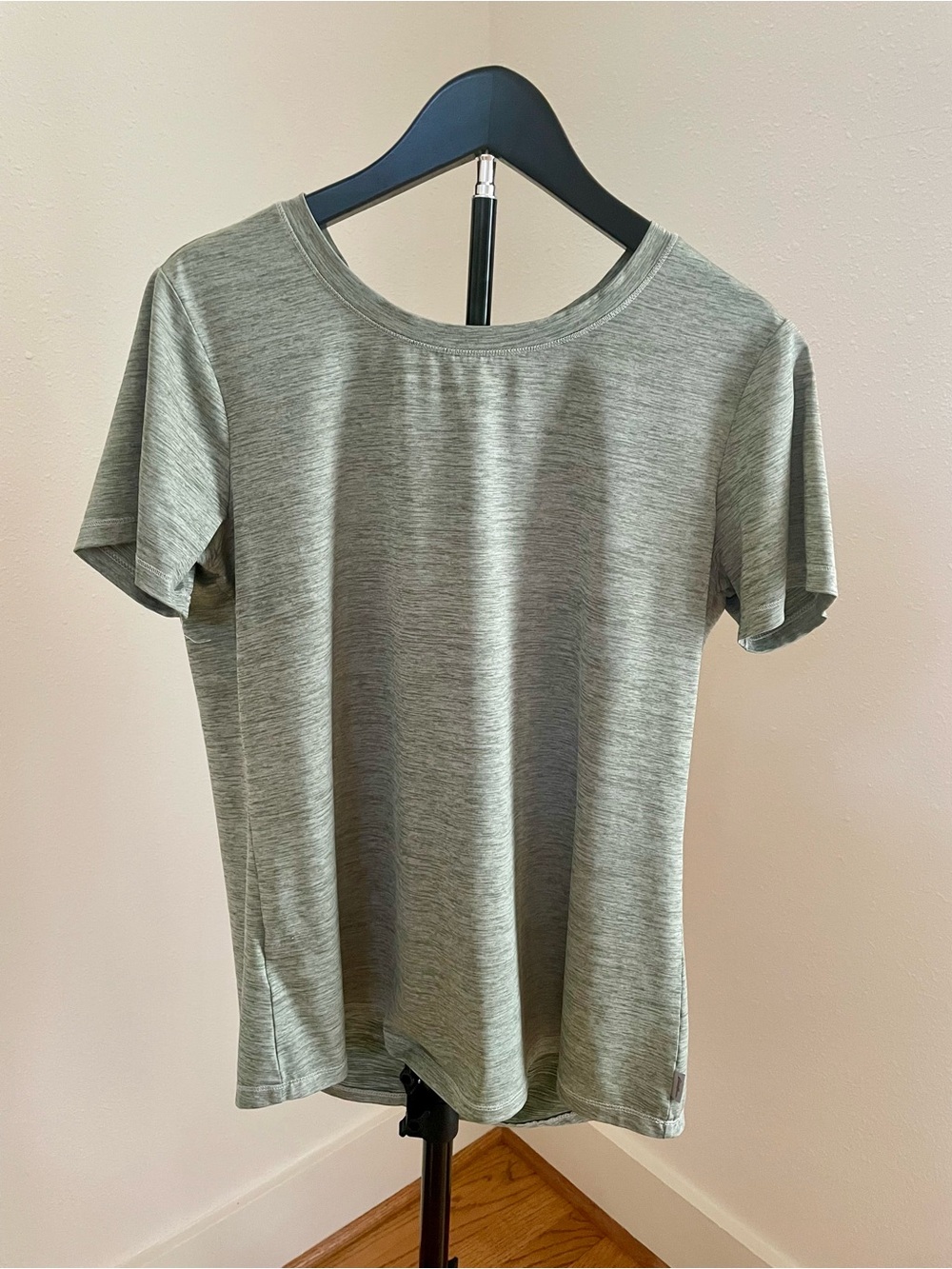 Eddie Bauer Short Sleeve Crew Neck Top in Heather Green